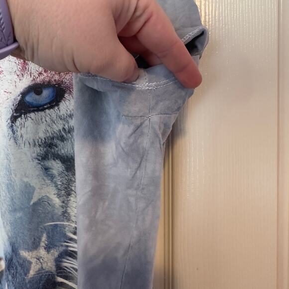 The Mountain American Flag Tiger Wildcat T-Shirt Size M Gray Graphic Print Bold - Picture 8 of 8